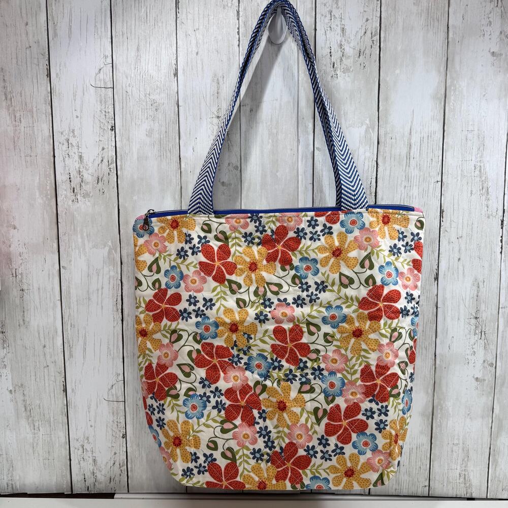 Large Quilted Floral GardenTote Bag, Zippered Closure